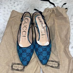 Short heels Never been worn excellent condition